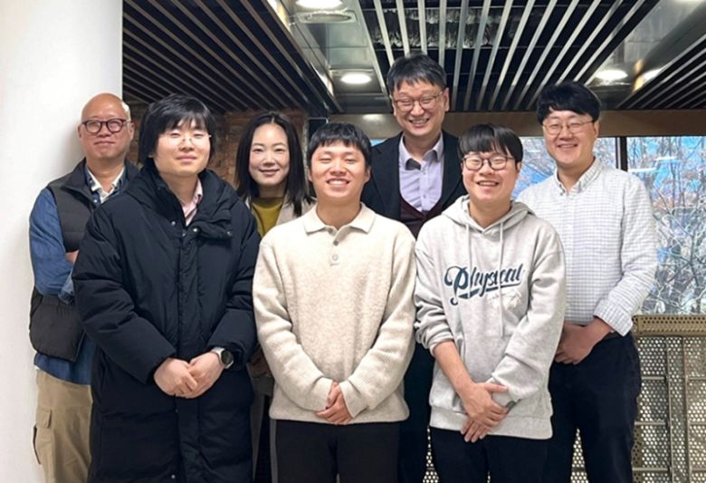 (뒷줄 왼쪽부터)김용관 이성빈 양희준 양용수 (앞줄 왼쪽부터)박제민 홍석조 오재환. KAIST