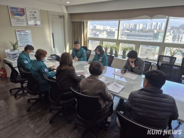 강원 원주시는 21일 원주천 폐사체서 고병원성 AI 검출, 김문기 부시장 주재로 상황 판단 회의를 개최했다. 원주시