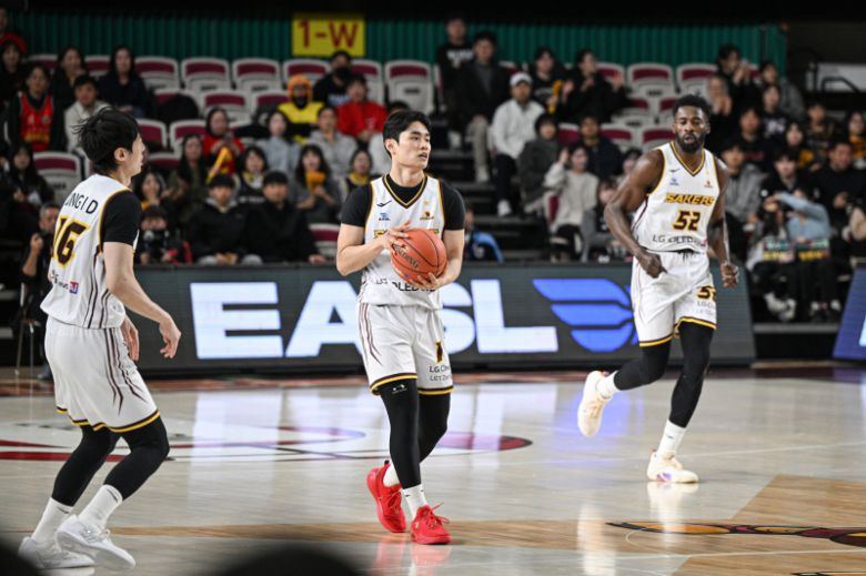 LG는 21일 창원체육관에서 열린 2025-2026 동아시아슈퍼리그 홈경기에서 일본 알바크 도쿄에 패했다. EASL 제공