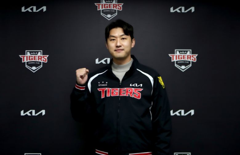 기아 타이거즈와 1년 계약을 체결한 홍건희. 기아 타이거즈 제공