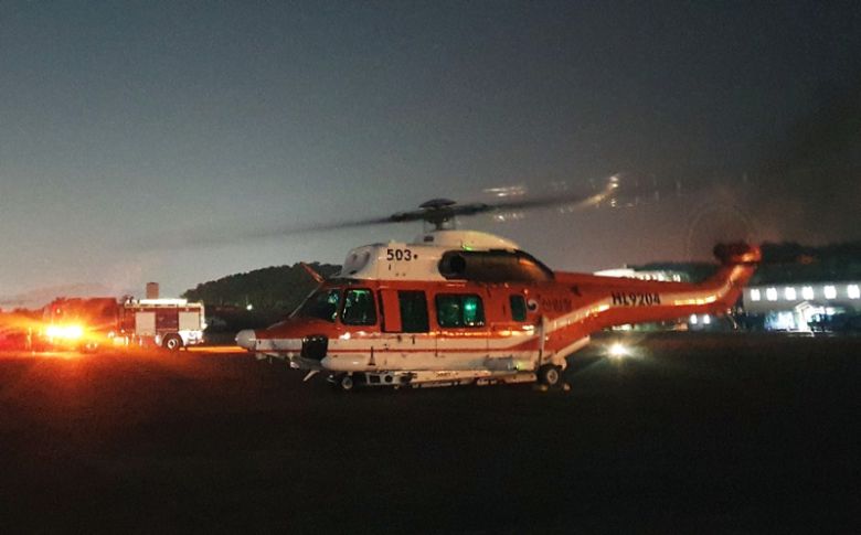 야간 산불진화에 투입 중인 수리온 헬기. 산림청