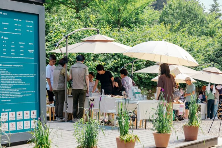 국립한국자생식물원 플리마켓. 한국수목원정원관리원