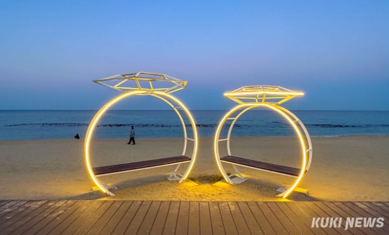 강릉시가 21일 강문동 일원에서 강문어촌계·지역주민 등 20여명이 참석한 가운데 ‘강문항 어촌신활력증진사업의 기본계획 및 실시설계용역 착수보고회’를 열고, 본격적인 사업 추진에 들어갔다. 강문해변. 강릉시 제공