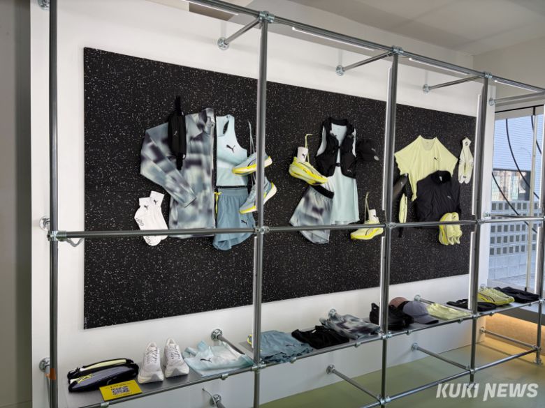 디비에이트 나이트로 4 출시 기념으로 발매된 다양한 스포츠 용품들이 팝업스토어에 전시돼 있다. 심하연 기자