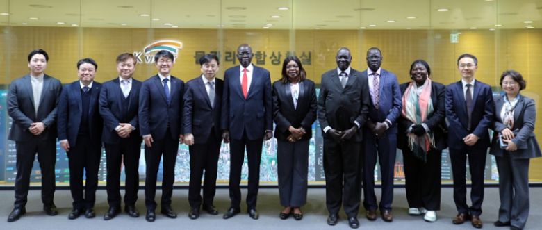 21일 한국수자원공사 물관리종합상황실을 방문한 남수단 방문단. 한국수자원공사