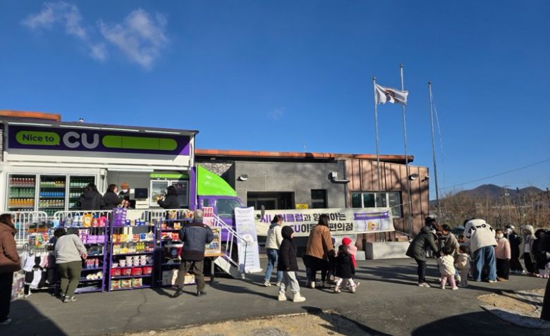 올해 공주시가 시작한 공주시니어클럽의 이동형 편의점. 공주시