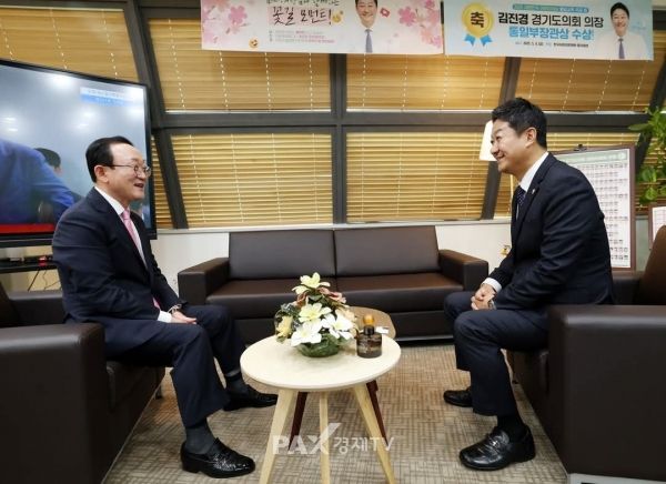 사진출처=김덕현 군수 페이스북