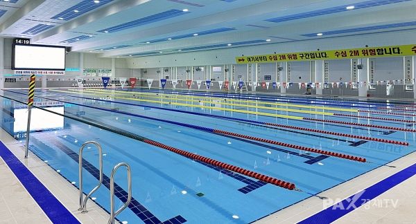 대전광역시시설관리공단은 한밭수영장에서 여름철 무더위를 피해 안전하고 쾌적한 환경에서 가족단위로 물놀이를 즐길 수 있도록 '썬데이풀' 프로그램을 운영한다고 6일 밝혔다. [사진제공=대전광역시시설관리공단]