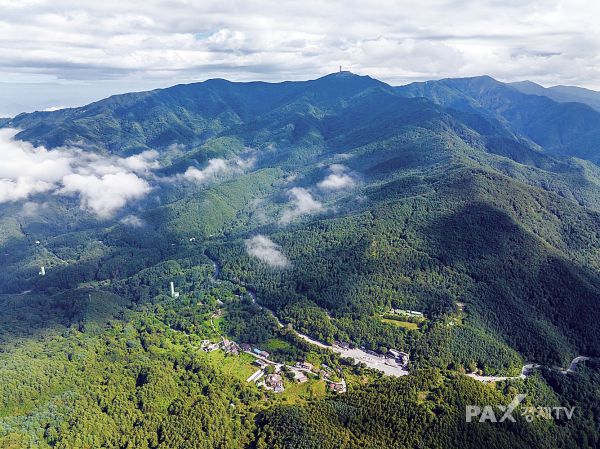 산림청은 백두대간의 국가적 생태자산 가치를 높이기 위한 '제3차 백두대간 보호 기본계획(2026~2035)'을 14일 발표했다. 사진은 백두대간 20대 명소 충청북도 단양군 죽령 전경. [사진제공=산림청]