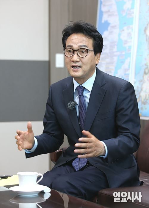 경기도지사 출마를 선언한 안민석 더불어민주당 의원이 <일요시사>와 인터뷰를 갖고 있다. ⓒ박성원 기자