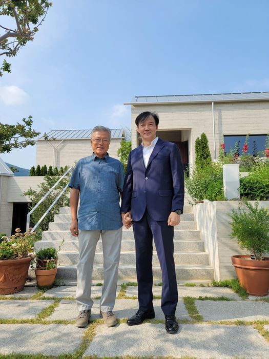 문재인 전 대통령(사진 왼쪽)과 조국 전 법무부 장관 ⓒ조국 페이스북