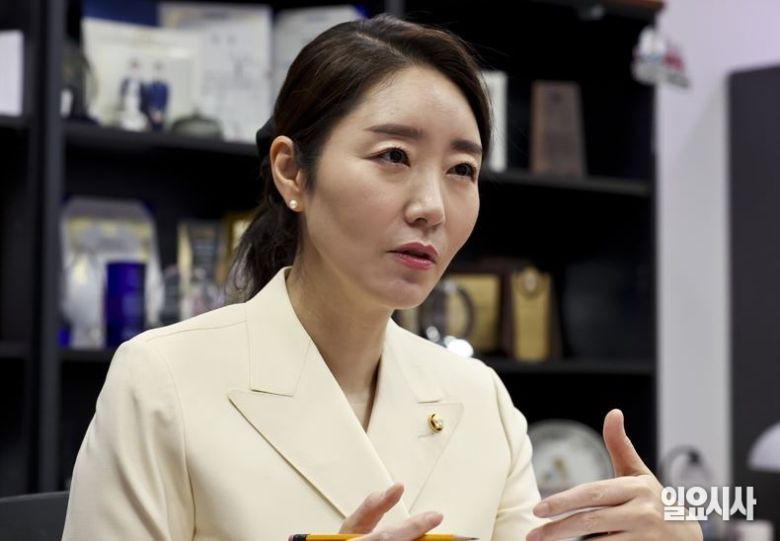 강선우 더불어민주당 대변인이 <일요시사>와 인터뷰를 갖고 있다. ⓒ고성준 기자