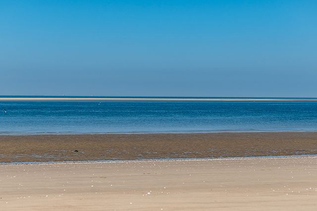 큰풀안해수욕장서 볼 수 있는 층층이 다른 색의 해변