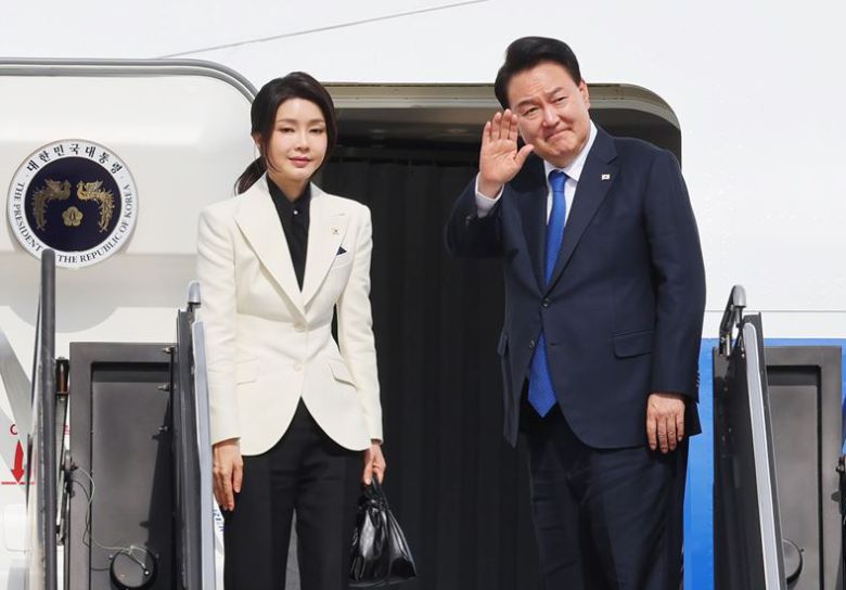 윤석열 대통령(사진 오른쪽)과 김건희 여사 ⓒ뉴시스
