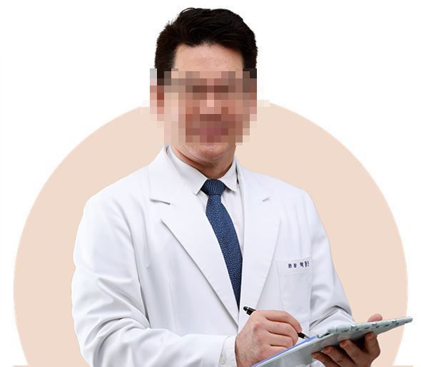 서울 강남구 소재의 P 성형외과 전문의 박동만 원장