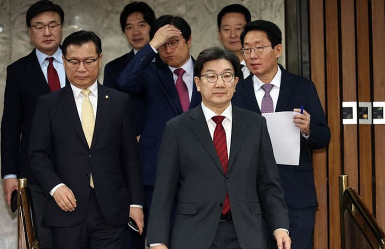 권성동 국민의힘 원내대표가 7일 서울 여의도 국회서 열린 원내대책위원회의에 참석하고 있다. ⓒ뉴시스