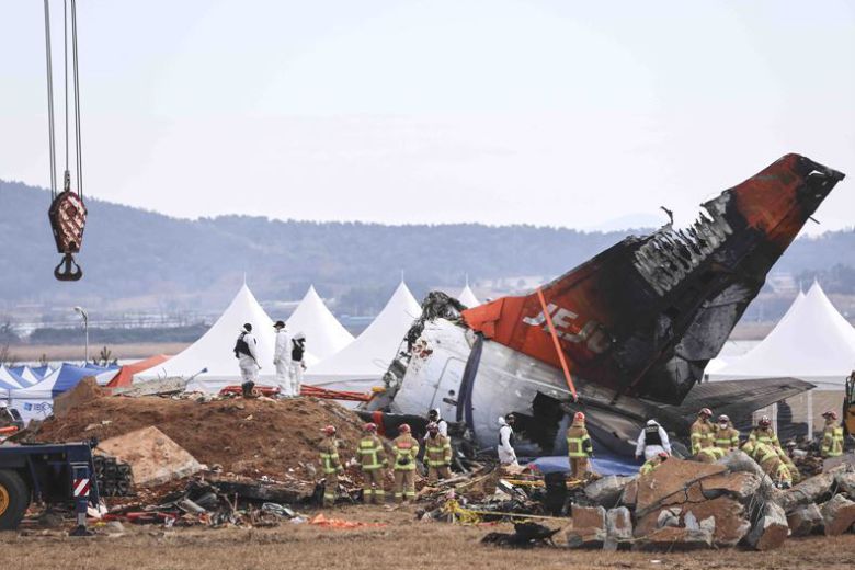 지난해 12월29일, 전남 무안공항에서 조류 충돌로 동체 착륙하는 도중 콘크리트 둔덕과 부딪쳐 폭발한 제주항공 항공기 동체 ⓒ뉴시스