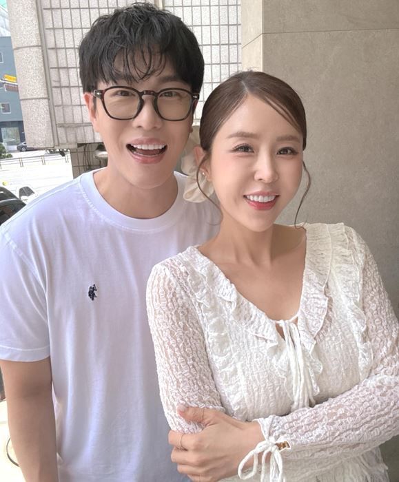 코요태 멤버 신지와 그의 예비신랑 문원 ⓒ인스타그램