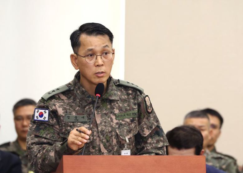 의원들 질의에 답변하고 있는 김용대 드론작전사령관 ⓒ뉴시스