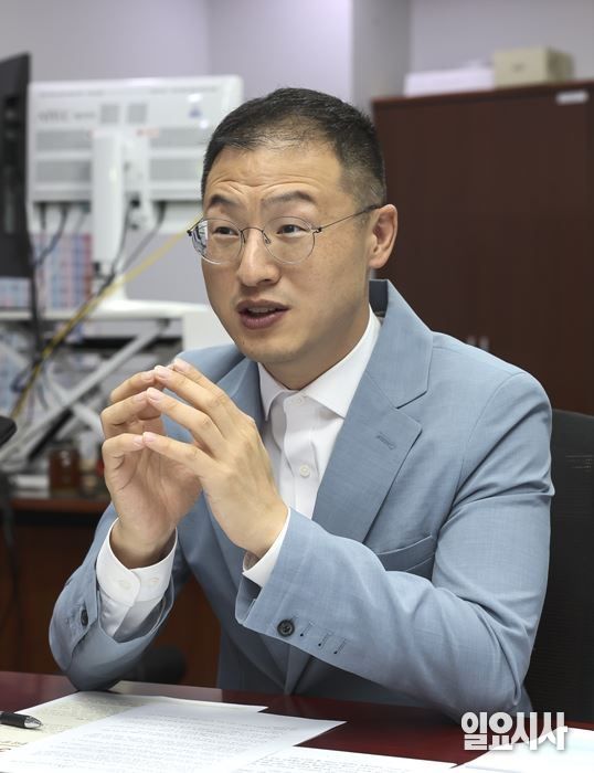 김상욱 더불어민주당 의원이 <일요시사>와 대담을 갖고 있다. ⓒ고성준 기자