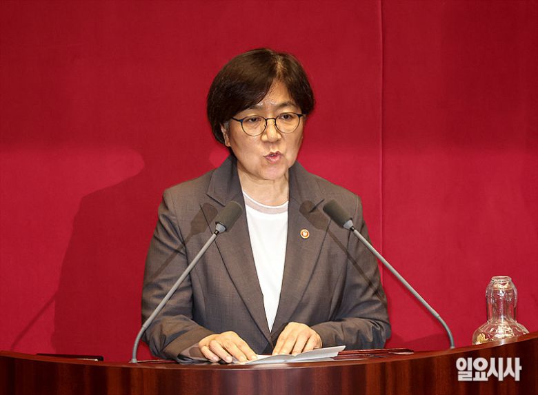 정은경 보건복지부 장관이 지난달 23일 오후 서울 여의도 국회에서 열린 제427회 국회(임시회) 2차 본회의에서 인사말을 하고 있다. ⓒ고성준 기자