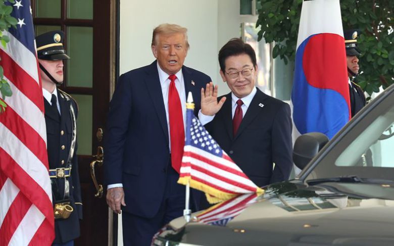 (사진 왼쪽부터) 트럼프 미국 대통령과 이재명 대통령 ⓒ뉴시스