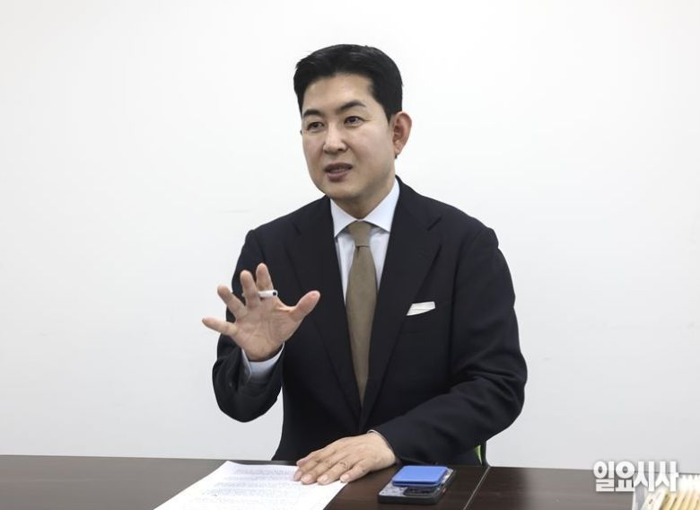 박창진 더불어민주당 부대변인이 <일요시사>와 인터뷰를 갖고 있다. ⓒ고성준 기자