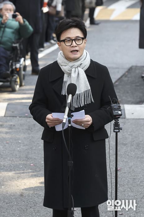 지난해 12월3일, 서울 여의도 국회 도서관 인근에서 12·3 1주기 기자회견 갖는 한동훈 전 국민의힘 대표 ⓒ고성준 기자