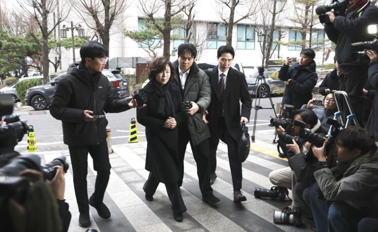 지난 15일, 공천 헌금 수수 의혹 조사를 받기 우해 경찰에 출석하는 김경 서울시의원 ⓒ뉴시스