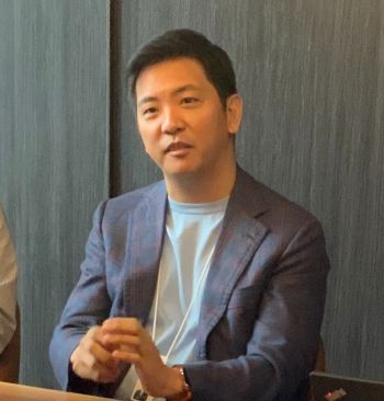 작년 7월 아시아나항공 매각 공고 이후 기자회견을 하고 있는 박세창 아시아나IDT 사장. /사진=금호아시아나그룹.