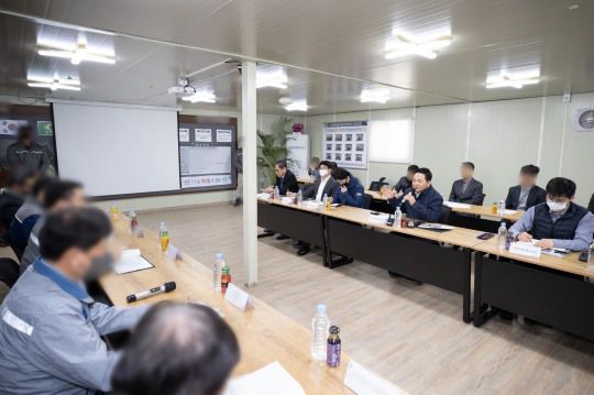 타워크레인 태업 특별점검 관련 간담회를 진행 중인 원희룡 국토부장관 / 사진제공=국토교통부