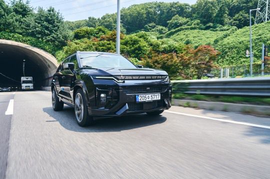 KGM 액티언 하이브리드 주행샷. / 사진=KGM