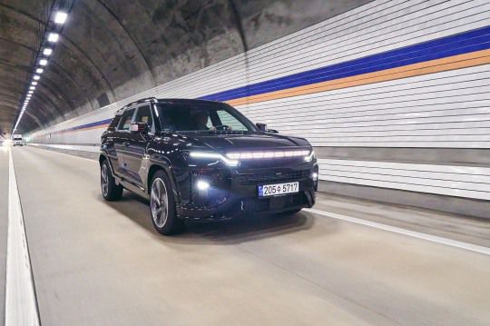 KGM 액티언 하이브리드 주행샷. / 사진=KGM