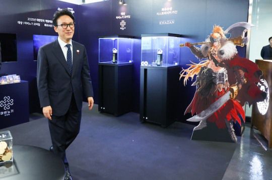 김민석 국무총리가 15일 경기도 성남시 분당구 넥슨을 방문해 경영진과의 간담회 및 게임 효과음 제작 과정에 관해 설명을 들었다. /사진=국무총리비서실