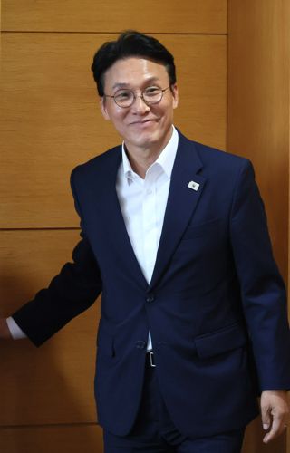 사회분야 부처 업무보고 참석하는 김민석 총리 후보자
    (서울=연합뉴스) 이정훈 기자 = 김민석 국무총리 후보자가 17일 서울 종로구 통의동 금융감독연수원에 마련된 청문회 준비단 사무실에서 열린 사회분야 부처 업무보고에 참석하고 있다. 2025.6.17
    uwg806@yna.co.kr
(끝)


<저작권자(c) 연합뉴스, 무단 전재-재배포, AI 학습 및 활용 금지>