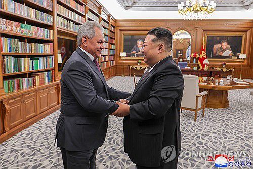(평양 조선중앙통신=연합뉴스) 러시아 대통령 푸틴의 위임으로 북한을 방문한 러시아 쇼이구 안전이사회 서기장이 4일 김정은 국무위원장을 평양에서 만나 우크라이나 문제 등에 대해 논의했다고 조선중앙통신이 5일 보도했다. 김정은 국무위원장은 조-러 포괄적인 전략적 동반자관계를 더욱 굳건히 발전시킬 것이라고 강조했다. 2025.6.5 
    [국내에서만 사용가능. 재배포 금지. For Use Only in the Republic of Korea. No Redistribution] nkphoto@yna.co.kr