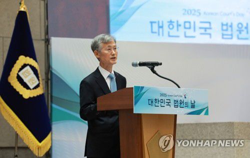 (서울=연합뉴스) 홍해인 기자 = 조희대 대법원장이 12일 서울 서초구 대법원에서 열린 '2025 대한민국 법원의 날 기념식'에서 기념사를 하고 있다. 2025.9.12 hihong@yna.co.kr