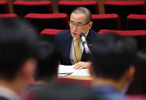 위성락 안보실장, 캄보디아 이슈 대응 현황 브리핑
    (서울=연합뉴스) 김도훈 기자 = 위성락 국가안보실장이 15일 용산 대통령실에서 최근 캄보디아에서 발생한 한국인 대상 납치·감금 범죄 대응 현황 관련 브리핑을 하고 있다. 2025.10.15
    superdoo82@yna.co.kr
(끝)


<저작권자(c) 연합뉴스, 무단 전재-재배포, AI 학습 및 활용 금지>