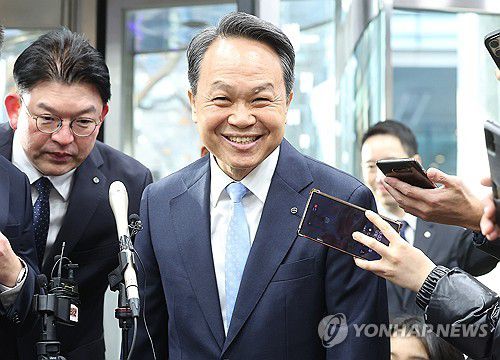 진옥동 신한금융지주 회장, 차기 회장 면접 참석
    (서울=연합뉴스) 김주형 기자 = 진옥동 신한금융지주 회장이 4일 서울 중구 신한금융지주 본사에서 열린 개별 최종면접에 참석, 발언하고 있다. 2025.12.4
    kjhpress@yna.co.kr
(끝)


<저작권자(c) 연합뉴스, 무단 전재-재배포, AI 학습 및 활용 금지>