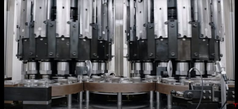 테슬라 배터리 제조 영상 캡처