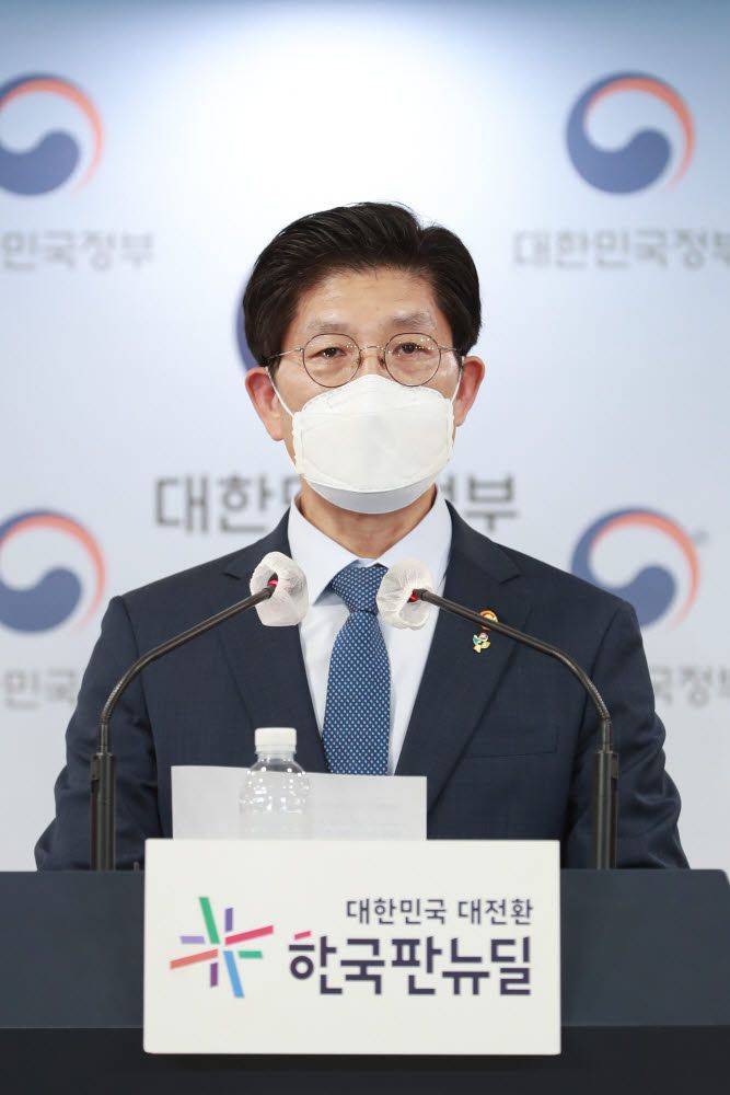 노형욱 국토교통부 장관이 7일 LH 혁신안을 발표하고 있다. 사진=국토교통부