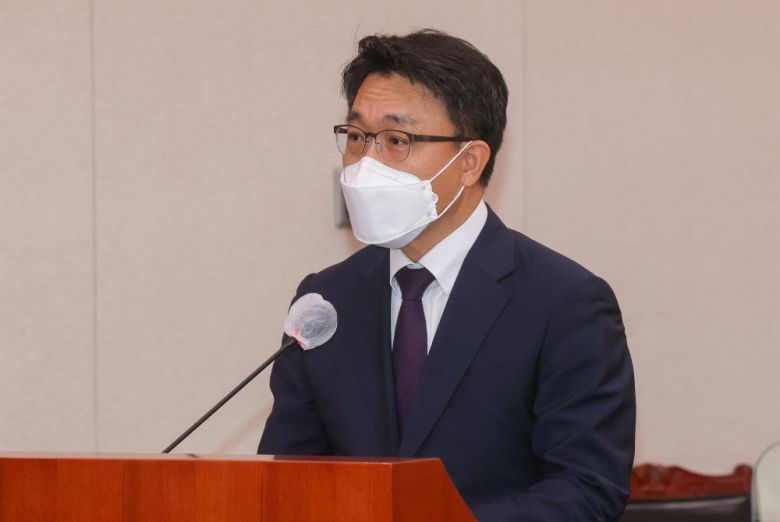 김진욱 공수처장이 업무보고를 하고 있다.