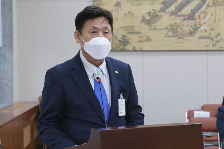 이동훈 서울과학기술대학교 총장이 업무보고를 하고 있다.