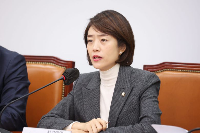 더불어민주당 고민정 최고위원이 18일 오전 국회에서 열린 최고위원회의에서 발언하고 있다. 연합뉴스