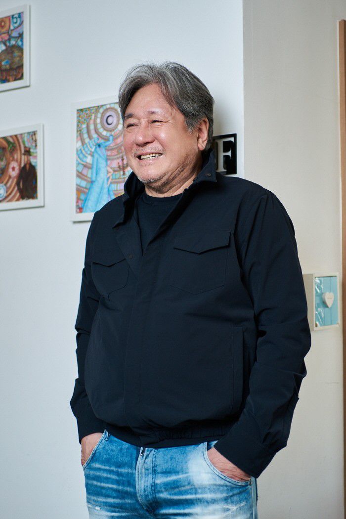 최근 서울 삼청동 카페 골목숲에서 디즈니+ 오리지널 시리즈 '카지노'의 주연 배우 최민식과 만났다. (사진=월트디즈니컴퍼니 코리아 제공)