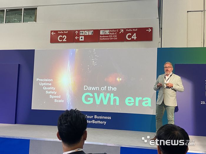 유럽과 미국 기가팩토리 설립 계획을 설명하는 톰 젠슨 프레이어 배터리 최고경영자(CEO)