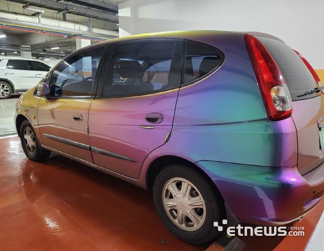 크로마루전 특수 도색을 입혀서 다양한 색상이 나타난다