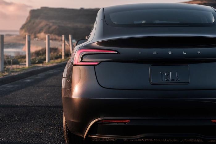 모델3 후면