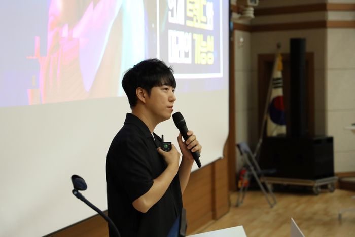 강연하는 과학커뮤니케이터 궤도