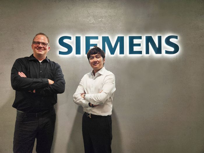 왼쪽부터 한국지멘스의 그로이닝 옌스 이사, 김태호 이사